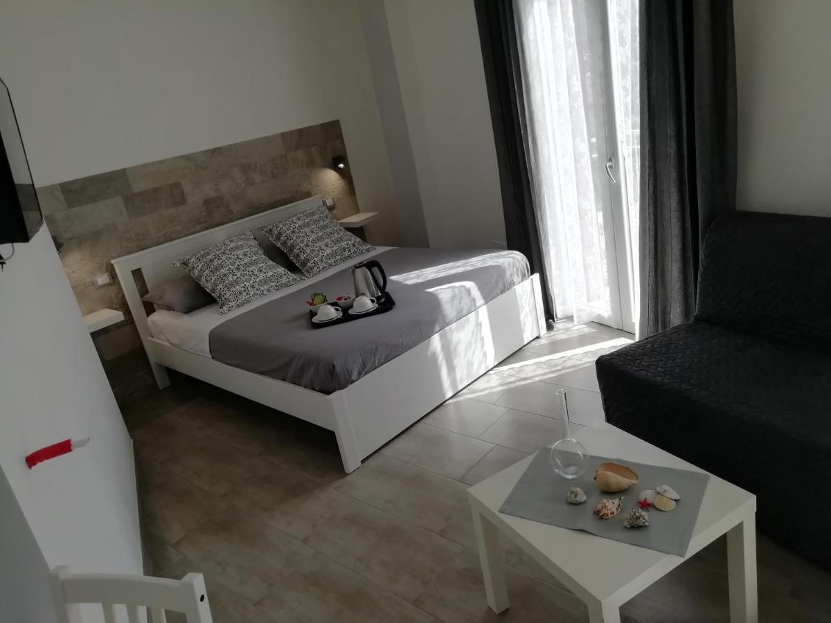 쿠스토나치 Dove Sorge Il Sole B&B 외부 사진